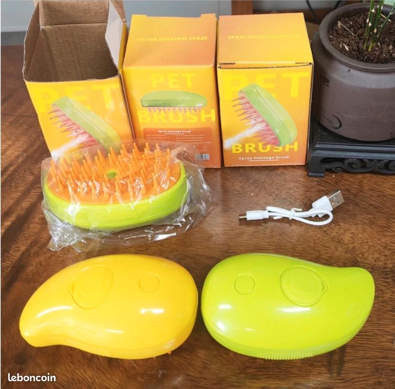 Lot Mixte 2 Pièces Mangue – Brosse Vapeur pour Animaux 3-en-1 (1 à 2 pièces) – Brosse de Massage pour Chiens avec Pulvérisateur – Soin Beauté, Démêlage et Élimination des Poils Morts – Peigne de Toilettage pour Chats et Chiens